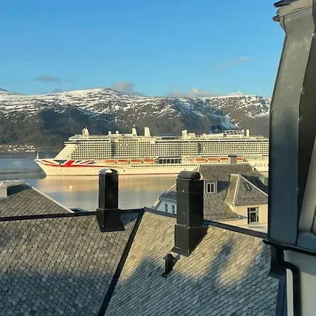 Fjord-view Apartment, 10 Min Walk To Centrum * Ålesund