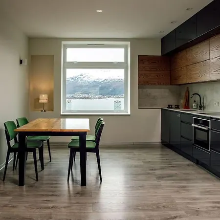 Fjord-view Apartment, 10 Min Walk To Centrum Leilighet Ålesund