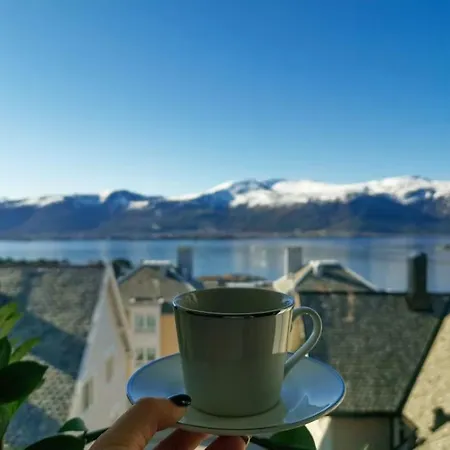 Fjord-view Apartment, 10 Min Walk To Centrum Leilighet *